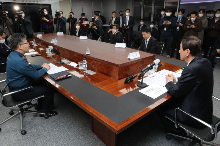진영 행정안전부 장관이 8일 오후 서울 서대문구 경찰청 디지털성범죄 특별수사본부를 방문, 인사말을 하고 있다. [이미지출처=연합뉴스]