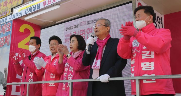 김종인 "조국 살려내려는 정부, 자유 민주주의 체제유지 신념 있나"