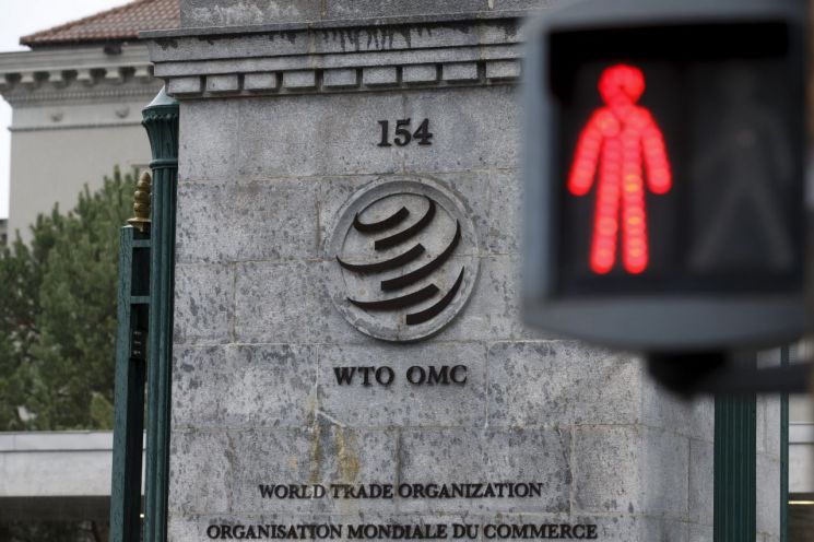 WTO "코로나19 여파에 올해 세계 무역 최대 32% 감소 전망"