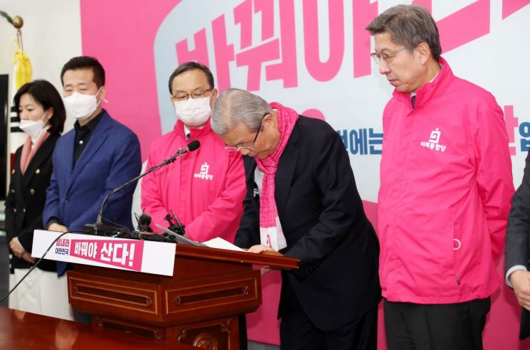 '막말 논란'에 김종인·황교안 모두 사과…"국민 실망시켜 죄송"