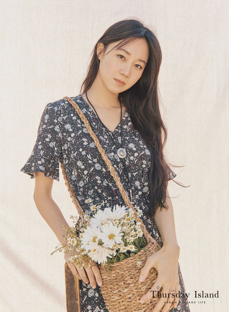 공효진, 감각적인 플로럴 패턴 원피스룩