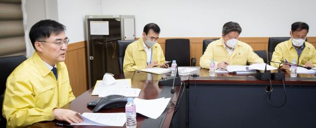 손병두 금융위 부위원장(맨 왼쪽)