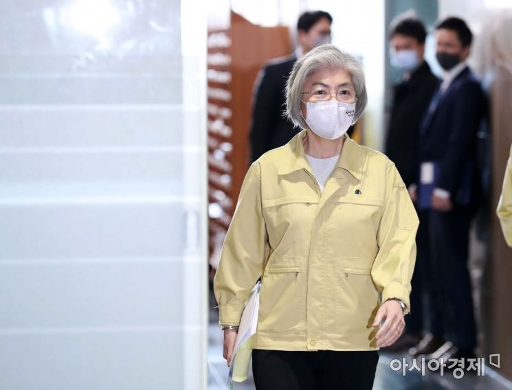 [포토]회의 참석하는 강경화 장관 