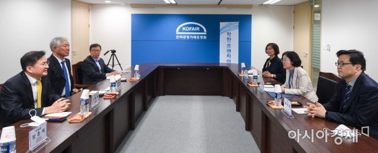 [포토]프렌차이즈 관계자들과 간담회하는 조성욱 위원장