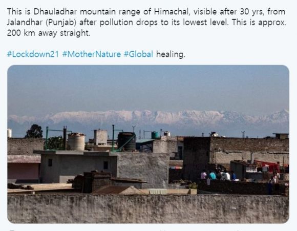 인도 한 시민이 소셜네트워크서비스(SNS)를 통해 30여년 만에 인도 펀자브주에서 히말라야 산맥이 관측됐다고 밝혔다. / 사진=트위터 캡처