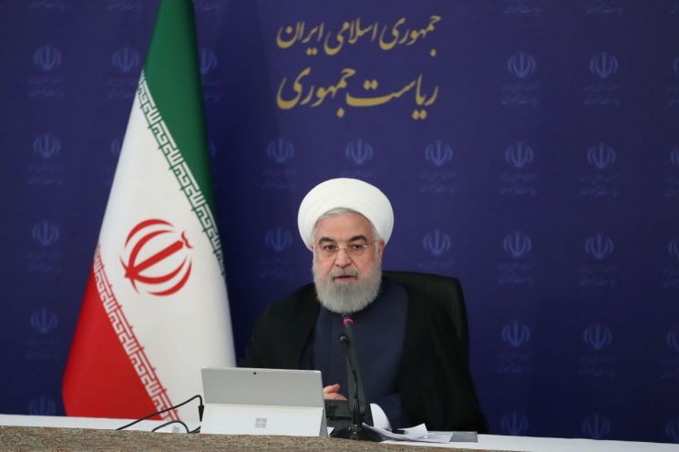 하산 로하니 이란 대통령이 지난달 초 국제통화기금(IMF)에 긴급자금 50억 달러 집행을 요구하는 모습.(사진=AFP연합뉴스)