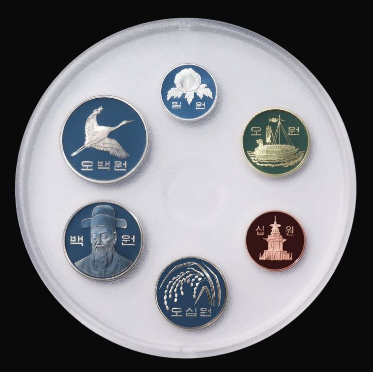 한국은행, 창립 70주년 기념 '한국의 주화' 세트 발행