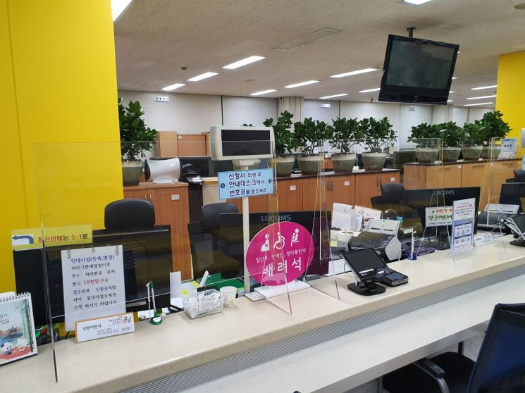 강남구청 민원창구 투렴가림막 설치