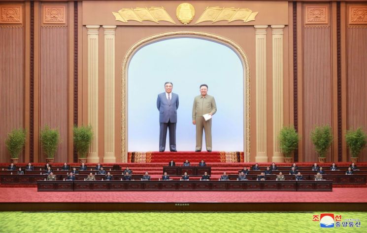 북한 최고인민회의 제14기 제3차회의가 지난 12일 만수대의사당에서 열렸다고 조선중앙통신이 13일 보도했다.