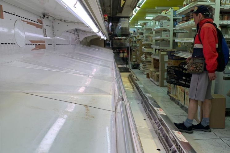 한국만 생수·휴지·손세정제·물티슈 품절률 0%…미국·일본·홍콩 사재기 난리통