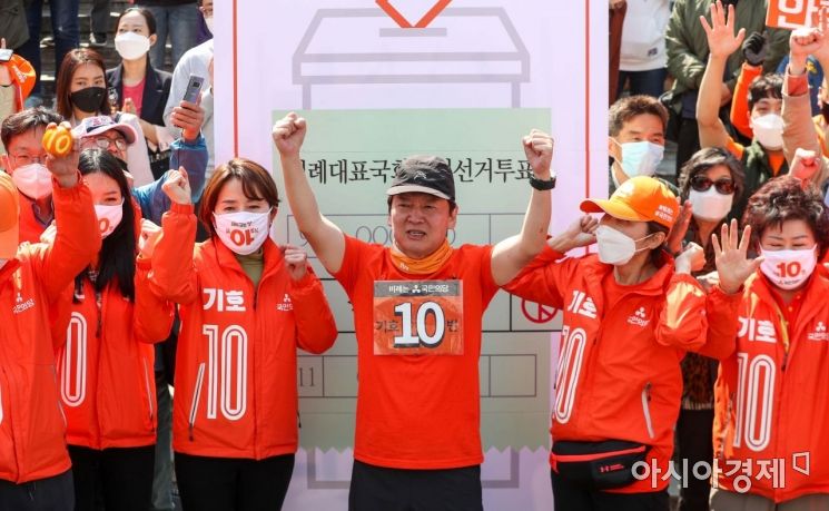 [정치, 그날엔…] 지난해 추석 '대선 예비고사', 어떤 정치인이 웃었을까