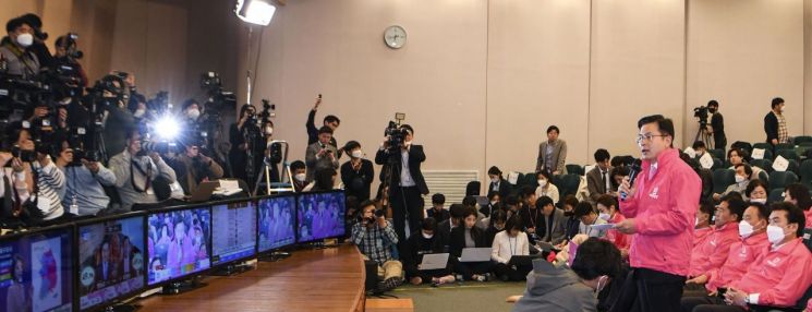 [포토] 소감을 밝히는 황교안 대표