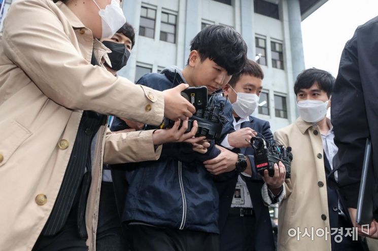 고개 숙인 '박사방 부따' 강훈 "진심으로 사죄"