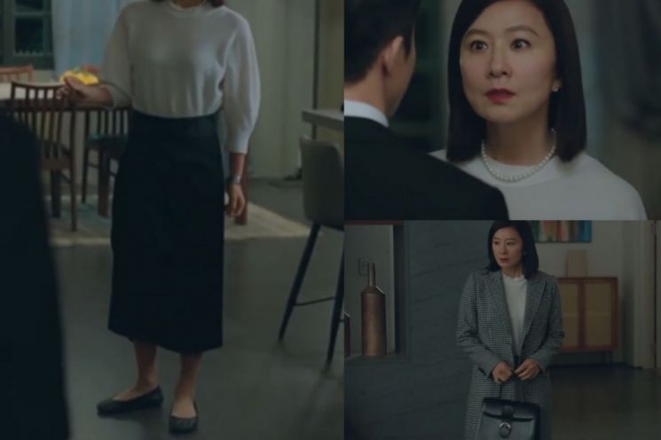 편안하면서도 지적이게 스타일링한 김희애