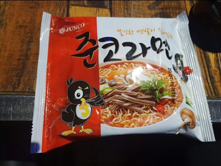 '먹방' 열풍 타고 음식점으로 변한 PC방…불티나게 팔리는 불닭볶음면