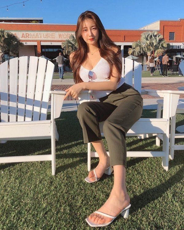 [포토] 치어리더 안지현 '날씨도 세상도 밝아지길'