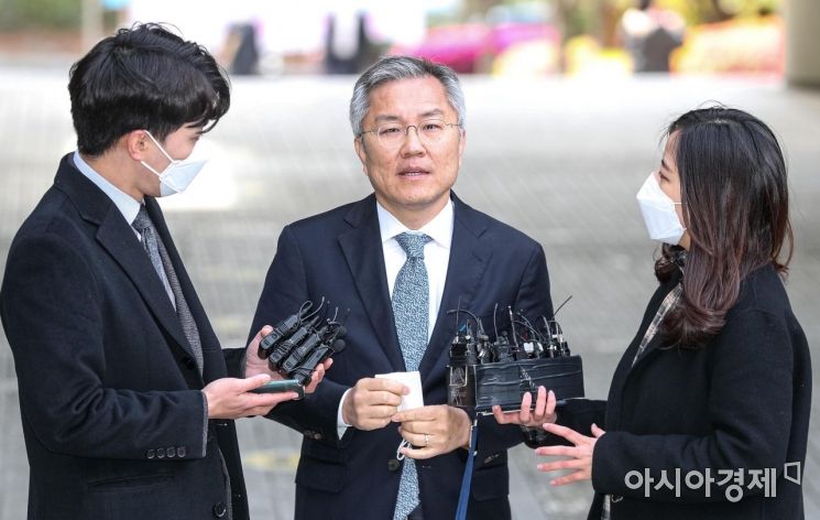 윤석열 '차기 대권 주자' 부상에 최강욱 "참 기가 막히는 일"