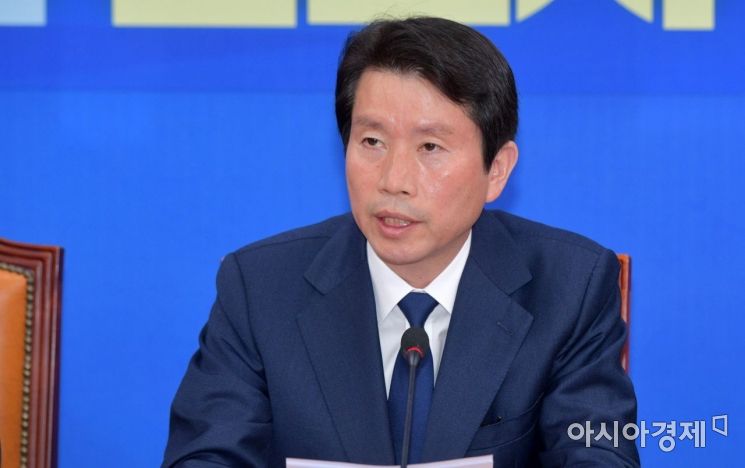 이인영 더불어민주당 원내대표가 21일 국회에서 열린 원내대표단-상임위간사단 연석회의에 참석, 모두발언을 하고 있다./윤동주 기자 doso7@