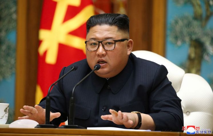 지난 12일 조선중앙통신이 보도한 김정은 국무위원장 모습.