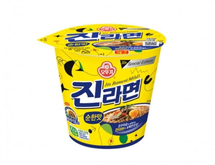 '먹방' 열풍 타고 음식점으로 변한 PC방…불티나게 팔리는 불닭볶음면