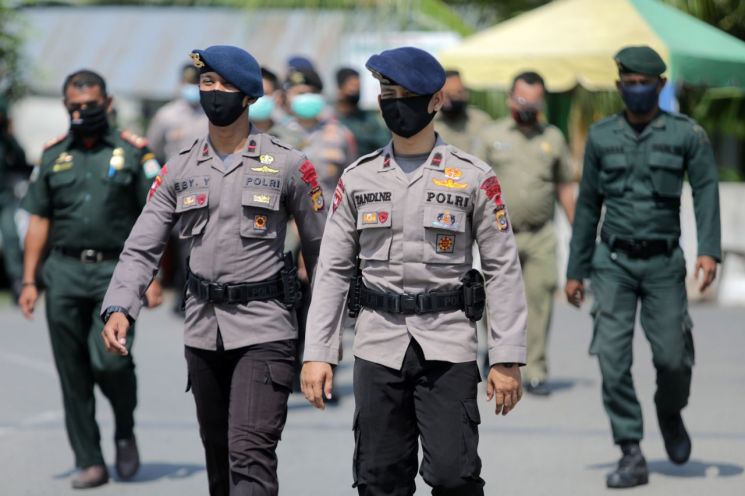 印泥, 코로나19 확산 막기위해 라마단 귀향금지…군·경 17만명 투입