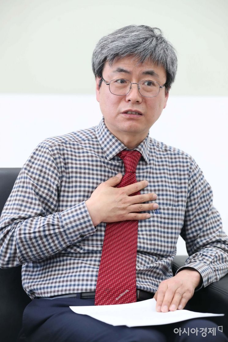 정석우 한국회계학회 회장이 아시아경제와 인터뷰하고 있다. /문호남 기자 munonam@
