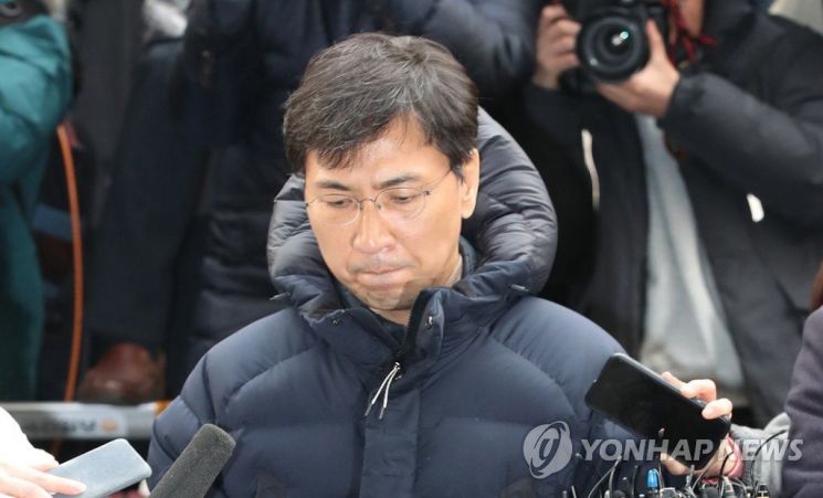 비서 성폭행 의혹을 받는 안희정 전 충남도지사가 지난 2018년 3월9일 오후 마포구 서울서부지검에 자진 출석하고 있다. / 사진=연합뉴스