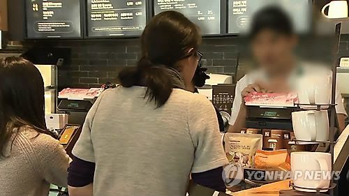 "아가씨, 난 아메리카노" 갑질 손님에 멍드는 알바생