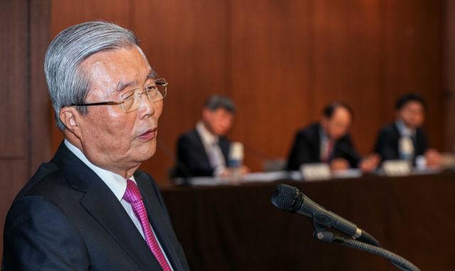 김종인 미래통합당 전 총괄 선거대책위원장이 24일 서울 중구 은행회관에서 열린 '바른사회운동연합, 정치개혁토론회'에 참석해 인사말하고 있다./강진형 기자aymsdream@