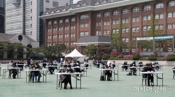 생명, 손해보험협회는 25일과 26일 서울 등 전국 10여개 지역 야외 시험장에서 보험설계사 자격시험을 진행한다고 25일 밝혔다.