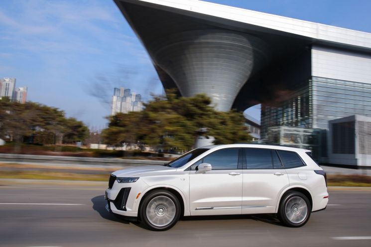 [시승기]성능도 공간도 넉넉하게…아메리칸 대형 SUV '캐딜락 XT6'