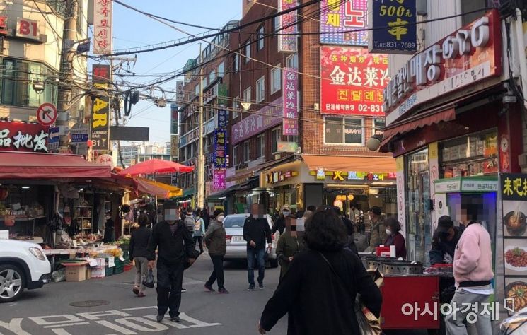 27일 오후 서울 영등포구 대림중앙시장 일대가 시장을 방문한 사람들로 인해 활기찬 모습을 보이고 있다. 사진=김연주 인턴기자 yeonju1853@asiae.co.kr