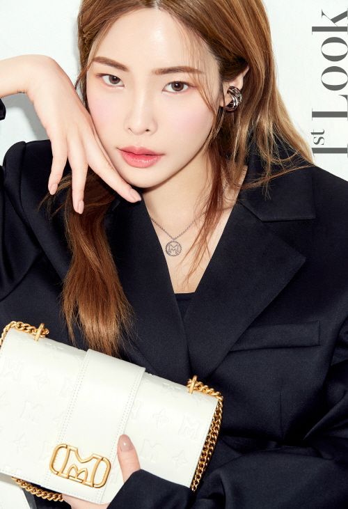 '화보 장인' 헤이즈가 선택한 가방은?