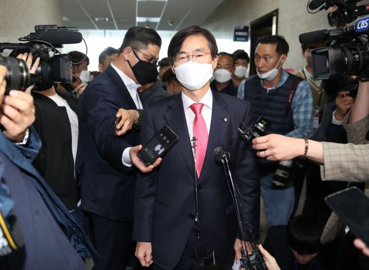 조경태 "김종인 비대위, 전국위 등 중요한 절차 아직 남았다"