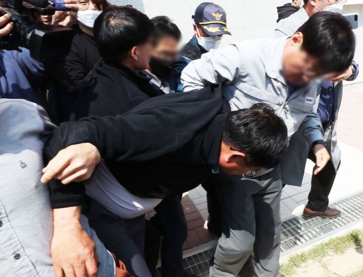 슬픔·분노에 찬 '이천 물류창고 화재' 현장…시공사 대표에 유족 거센 항의(종합)