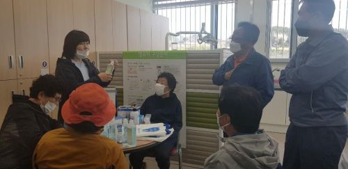 진안군이 지역 주민의 구강 건강을 위해 불소양치용액을 무료로 배부하고 있다. 사진=진안군 제공