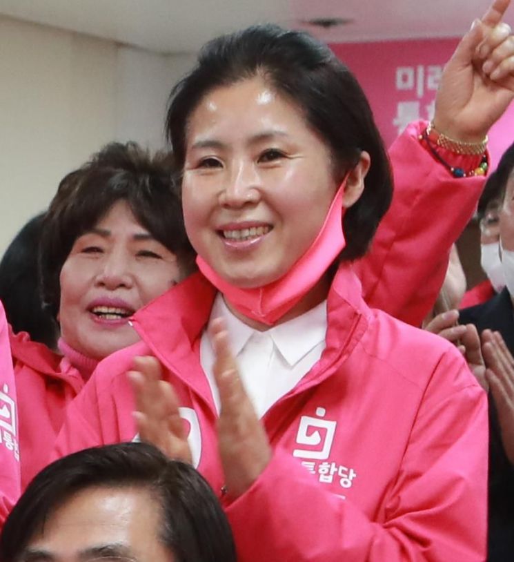[21st National Assembly New Figure] Kim Mi-ae, Former Female Worker at Textile Factory and Bar Exam Passer, "I Will Propose a Law Allowing Lawyers Without Attending Law School"