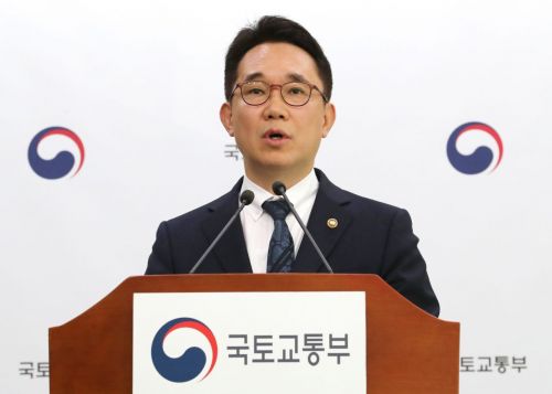 박선호 국토교통부 1차관이 6일 오후 세종시 정부세종청사에서 '수도권 주택공급 기반 강화 방안' 발표를 하고 있다. [이미지출처=연합뉴스]