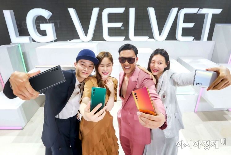 온라인 패션쇼 여는 'LG 벨벳'…슈스스 한혜연도 출동