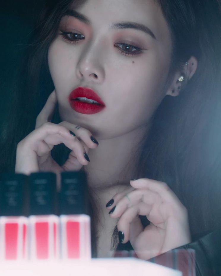 (영상캡쳐)입생로랑 뷰티_따뚜아쥬 꾸뛰르 벨벳 틴트