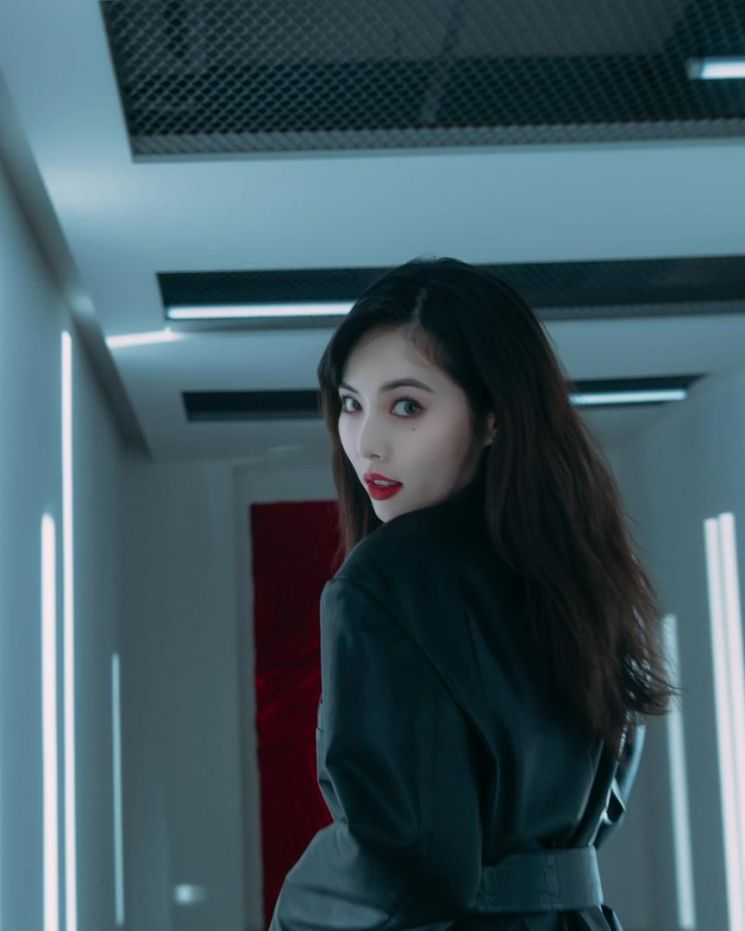 (영상캡쳐)입생로랑 뷰티_따뚜아쥬 꾸뛰르 벨벳 틴트