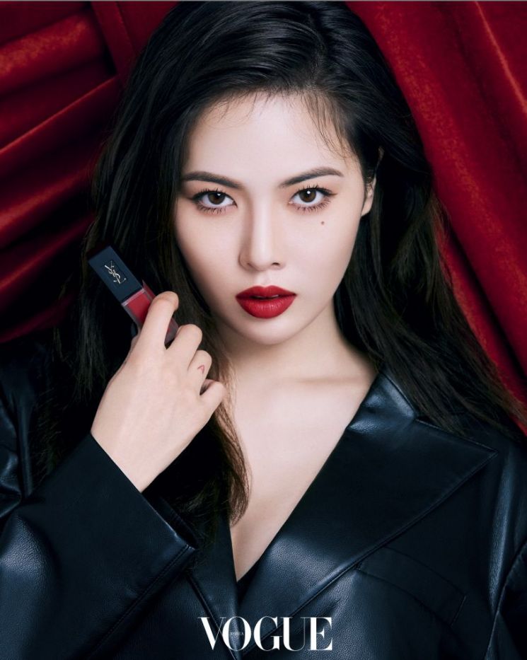 (화보)입생로랑 뷰티 '따뚜아쥬 꾸뛰르 벨벳 틴트' 201호