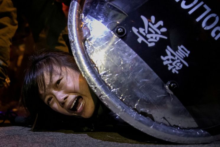 퓰리처상 중국서 뭇매…"홍콩시위 사진은 일방적"