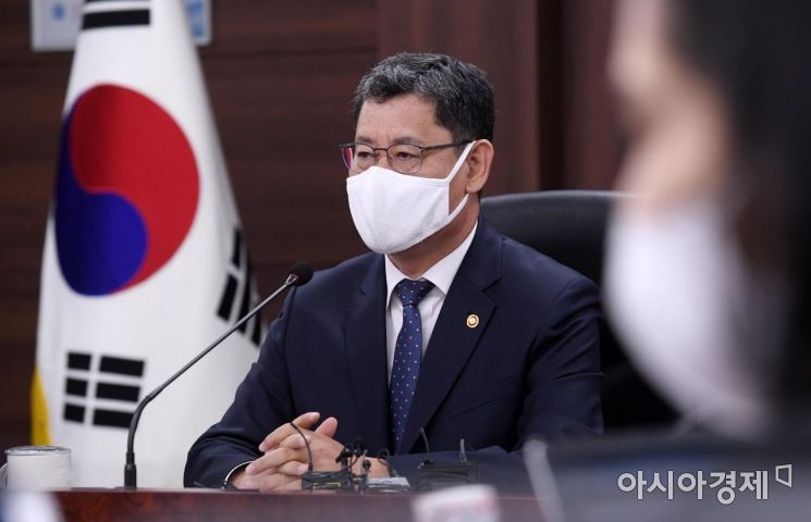 김연철 통일부 장관이 7일 서울 종로구 정부서울청사에서 열린 출입기자단 간담회에 참석하고 있다./김현민 기자 kimhyun81@