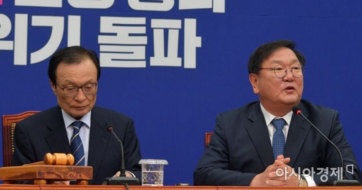 김태년 더불어민주당 신임 원내대표가 8일 국회에서 열린 최고위원회의에 참석, 모두발언을 하고 있다./윤동주 기자 doso7@
