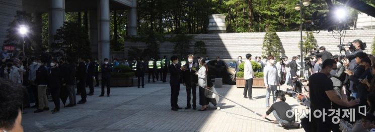 [포토] 포토라인에 선 조국 