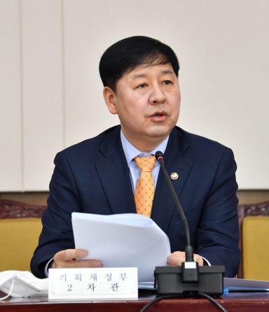 구윤철 기재부 차관이 8일 서울 광화문 정부서울청사에서 열린 '제3차 보조금관리위원회'를 주재하며 모두발언을 하고 있다.