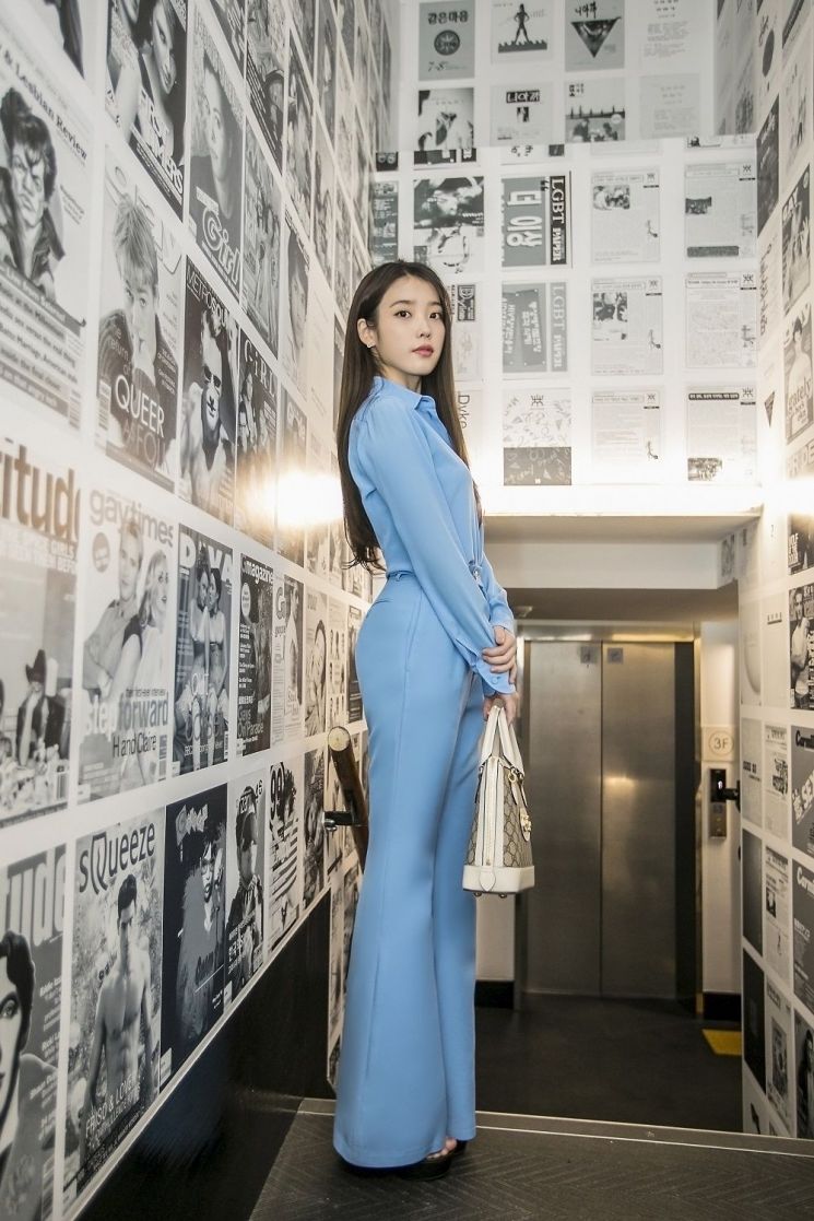 카이·아이유 '구찌 전시회로 나들이 오세요'