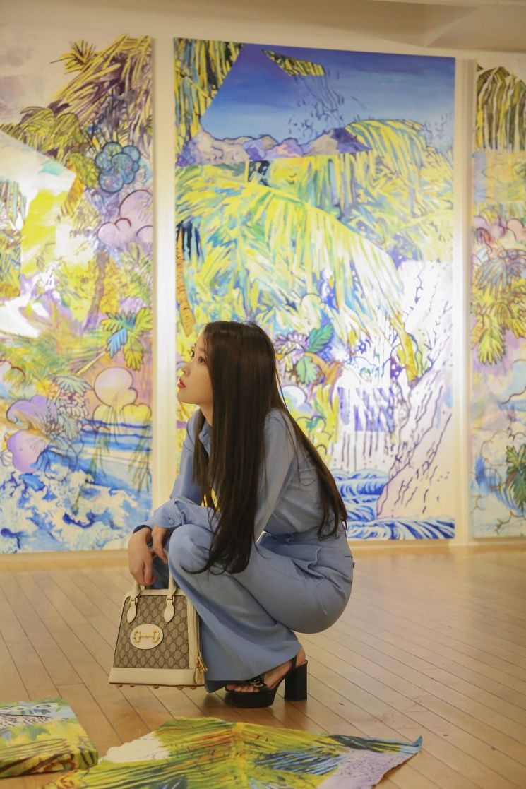카이·아이유 '구찌 전시회로 나들이 오세요'