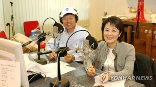 싱글벙글쇼의 강석(왼쪽)과 김혜영(오른쪽) [이미지출처=연합뉴스]